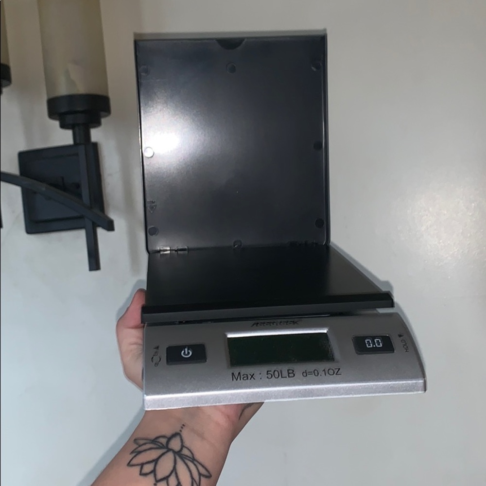 Huge scale , for u thuggas